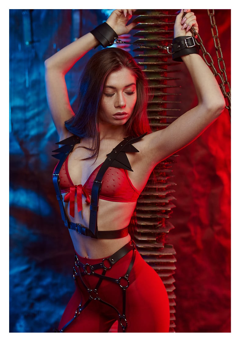 HUZZAH! Art Magazine - September 2022 - Anastasia Dudina