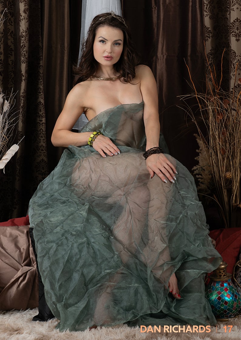 Dan Richards MicroMAG - Veronica LaVery - Issue 37